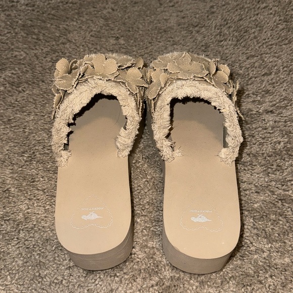 Rocket Dog Platforms - Picture 4 of 4